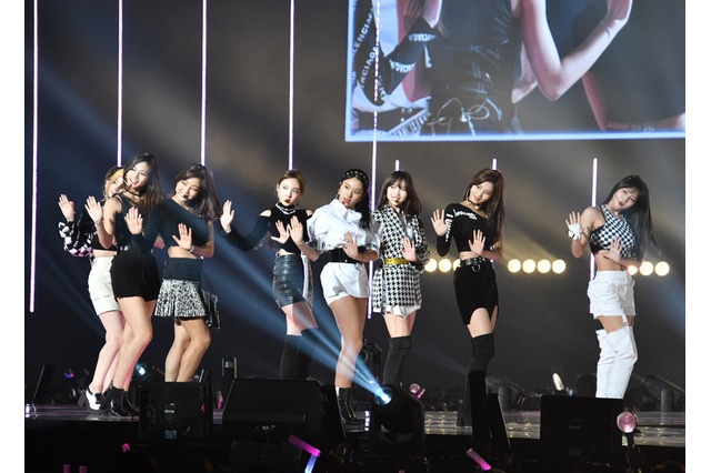 TWICE、海外アーティスト初のオープニング出演でTGCが幕開け 画像