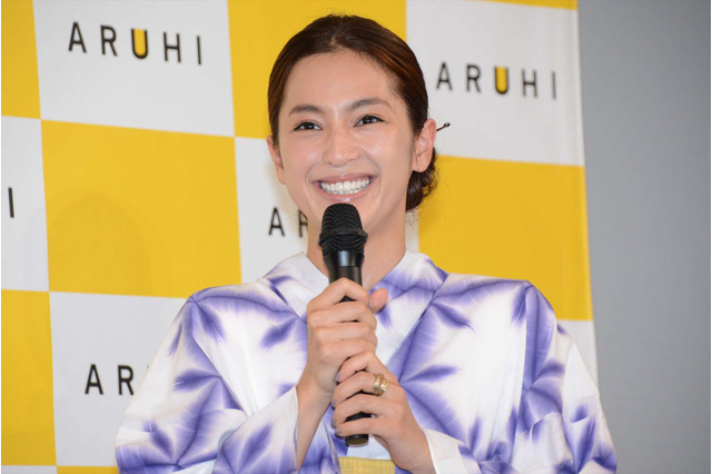 中村アン、下着姿の自分との2ショット！ 画像