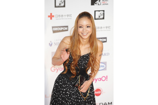 【昨日のエンタメニュース】安室奈美恵の公式サイトやファンクラブが終了/樹木希林さんの死去にLiLiCo号泣 画像
