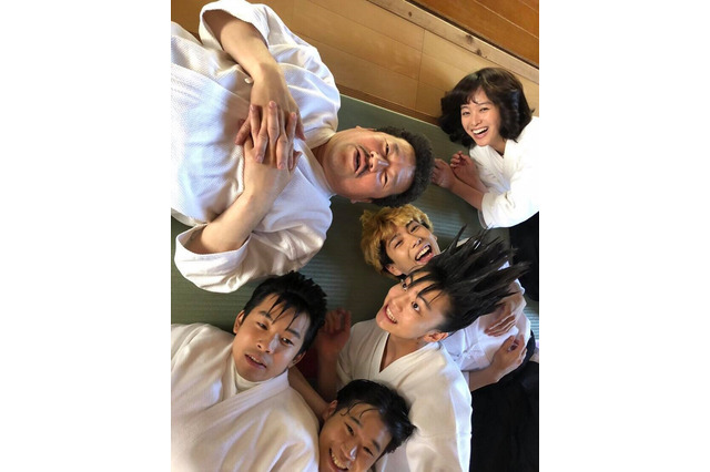清野菜名、賀来賢人らとの道場オフショットを公開し反響 画像