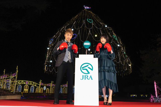 川島海荷、パンチでイルミネーション点灯式！ 画像