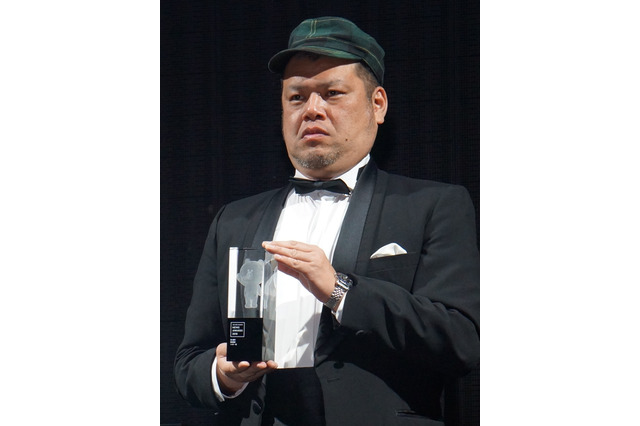 野性爆弾くっきー、「NEWS AWARDS 2018」受賞!「モノマネしても叱らないでくださいね」 画像