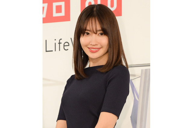 小嶋陽菜、セクシーなイノシシ姿で新年祝う 画像