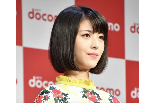 浜辺美波、美しいドレス姿に「どこのお姫様ですか」「お美しい」と絶賛の声 画像