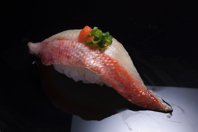 今が旬！はま寿司、「金目鯛」の握りを発売 画像