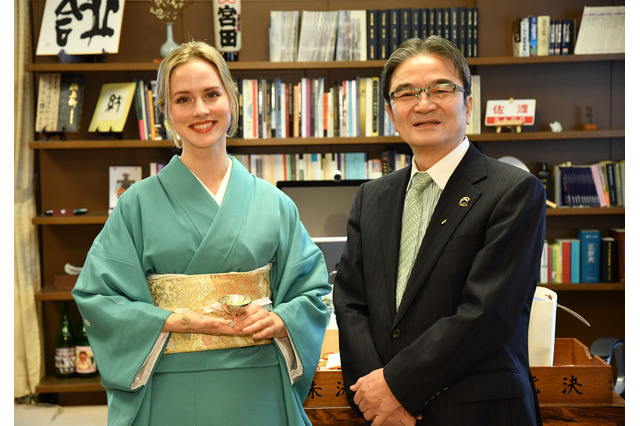 ナタリー・エモンズが文化庁を表敬訪問!宮田長官「世界への伝道者になってくれたら」 画像