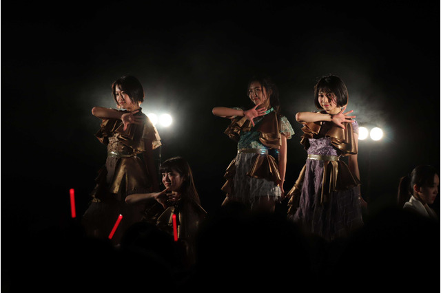 東京女子流、ステージで衣装を脱いだ！新曲「光るよ」初披露 画像