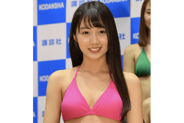 黒木ひかりの谷間セクシーな自撮り水着ショットに反響! 画像