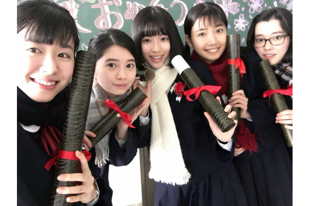 桜田ひより、白石聖・小野莉奈らとの