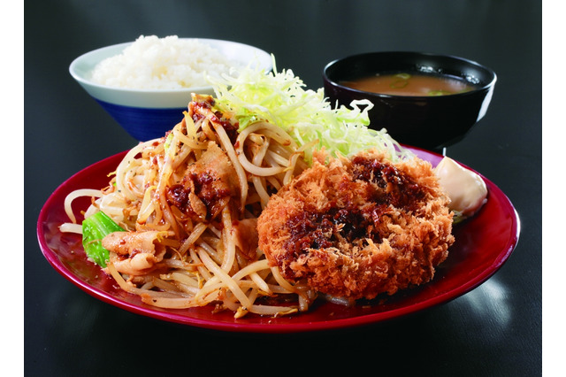 ガッツリ食べたいときに！「かつや」からたっぷり野菜とニンニク醤油ダレを使った新商品 画像