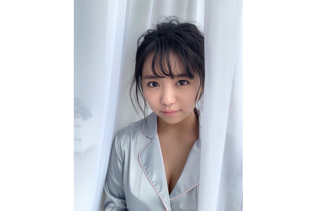 大原優乃、パジャマから谷間がチラリとのぞくセクシーショット公開 画像