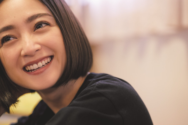 安達祐実、デビュー35周年記念のビジュアルブックが発売! 画像