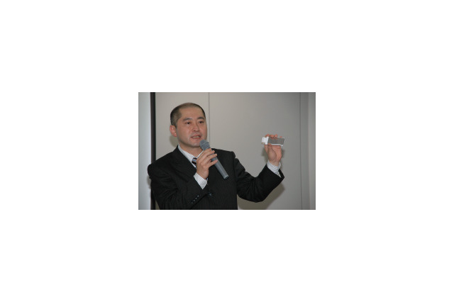 AirH”の256kbpsサービスは05年2月から。新端末も披露 画像