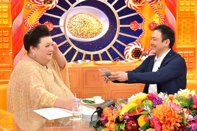 日本胡麻協会理事長、ごまのすり方や焙煎法をマツコ・デラックスに紹介 画像
