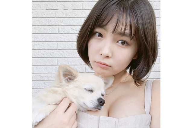 寺本莉緒、豊満バストに愛犬が!ファン嫉妬「幸せそう」「ラクになりたい……」 画像