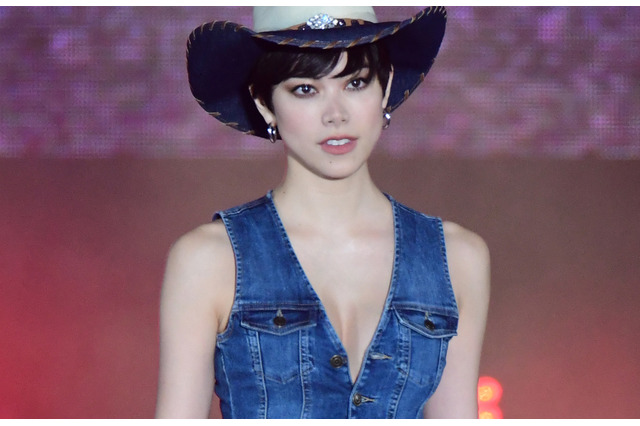 森星、「GirlsAward」で谷間がチラリ！中村アンは白ワンピで登場 画像