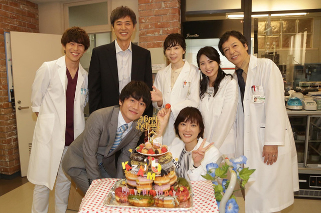 風間俊介、見たこともないバースデーケーキに仰天!36歳をサプライズで祝われる 画像