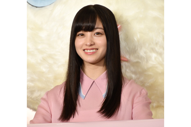 橋本環奈、シースルー衣装で大人っぽい色気見せる! 画像