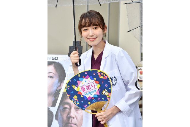 飯豊まりえが白衣姿を披露、綾野剛のSNSでの思わぬ行動に歓喜! 画像