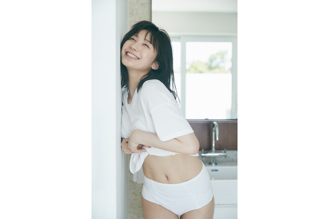小倉優香、写真集で初の試み！「少し恥ずかしかったのですが……」 画像
