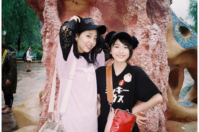 池間夏海、中田陽菜子とディズニーをエンジョイ！仲良し2ショット公開 画像