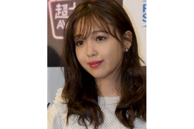 ファン大興奮!藤田ニコルがジーンズを下げヒップラインを…… 画像