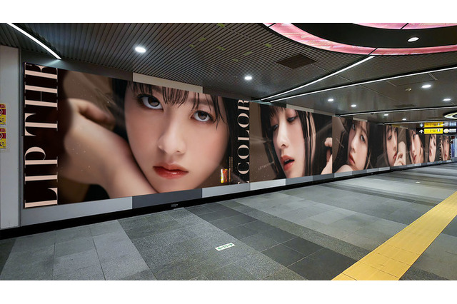 橋本環奈が渋谷駅に登場！ドアップ巨大ポスターが30メートルにわたって掲出 画像