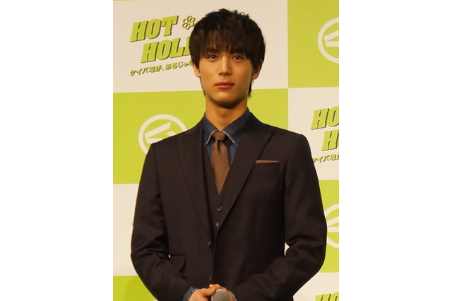 中川大志、赤ちゃん抱っこに緊張!『なつぞら』オフショット動画公開 画像