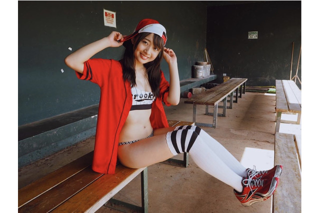 スパガ渡邉幸愛、球場ベンチのセクシーカット!ファン「刺激が強い」 画像