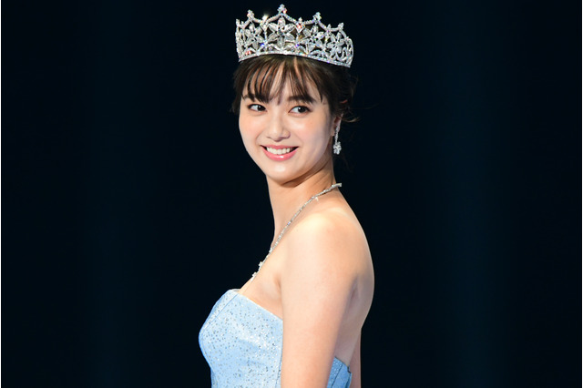 【TGC 2019】新婚の新川優愛、12億円のティアラに緊張 画像