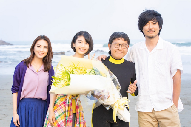 池間夏海、田中麗奈・玉山鉄二らとの“家族写真”公開 画像