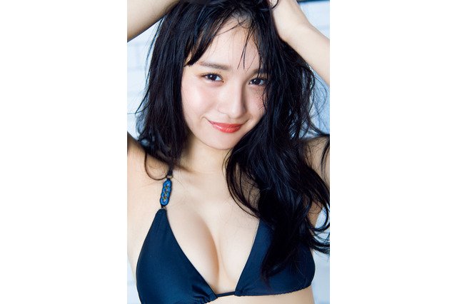 浅川梨奈、迫力のボディで魅了!『スピリッツ』表紙に登場 画像