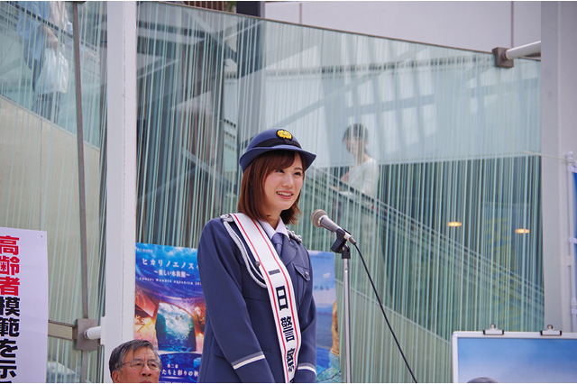 瀬戸麻沙美、出演作舞台の藤沢市にて一日警察署長に！ 画像