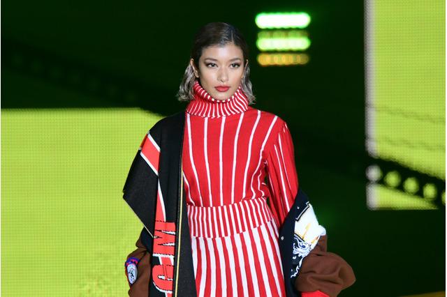 【GirlsAward 2019】ローラがランウェイのトップバッター!ド派手スタイルで会場を魅了 画像
