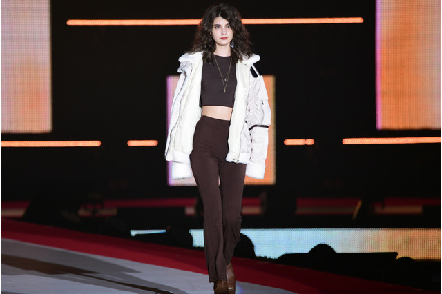 【GirlsAward 2019】マギー、くびれ＆腕見せのランウェイで悩殺 画像