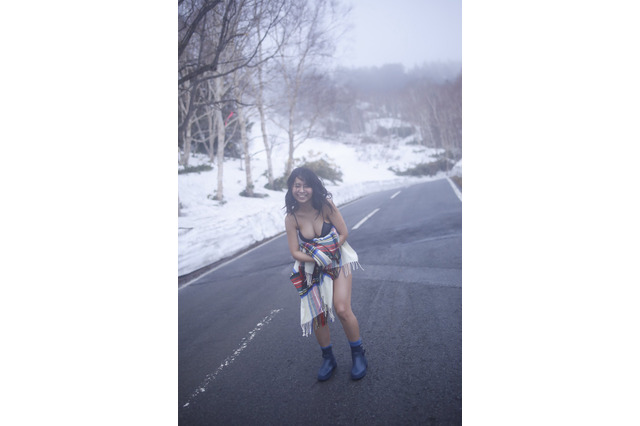大原優乃、雪山で水着に!写真集重版決定で未公開カット公開 画像