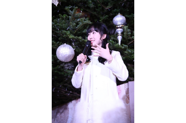 本田望結、真っ白ワンピで点灯式!ゲストスケーター務める「クリスマスショー」をアピール 画像