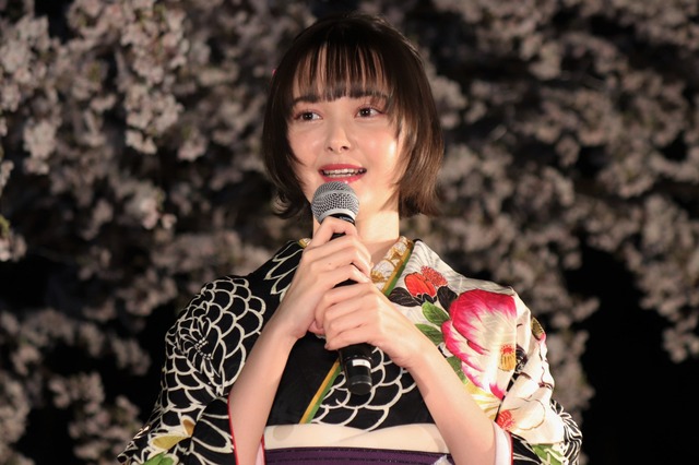 玉城ティナ、イルミネーション点灯式初参加に「芸能人みたい！」と大喜び 画像