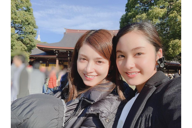 平祐奈、姉・愛梨と明治神宮参拝の2ショット写真公開!「姉と久々にゆっくり」 画像