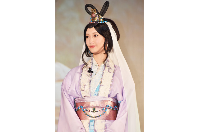 菜々緒、CMの踊りはアドリブ!ヒラメの舞を報道陣に披露 画像