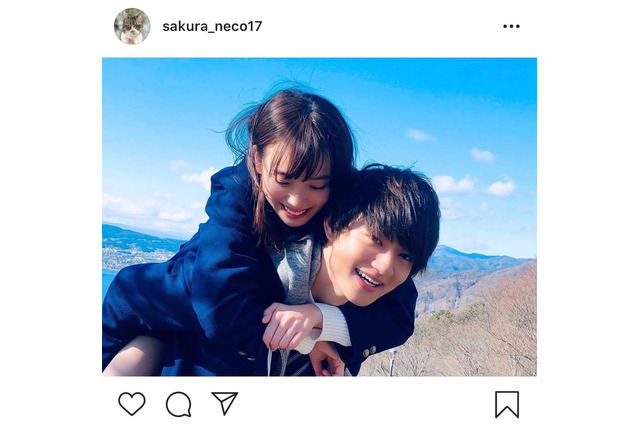 佐野勇斗&飯豊まりえの“仲良しおんぶ”写真に反響「THE青春」 画像