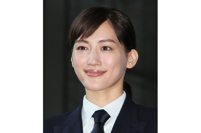 綾瀬はるか、“整形疑惑”!? 大女優から「いじってないの?」 画像