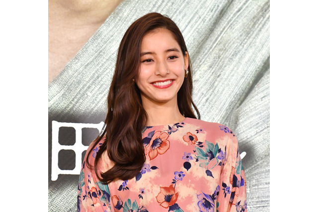 新木優子、生田斗真＆笑福亭鶴瓶から“独特のかわいらしさ”を絶賛され大照れ 画像