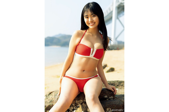 豊田ルナ、生まれ故郷・広島でグラビア撮影!セクシーなビキニ&スクール水着姿披露! 画像