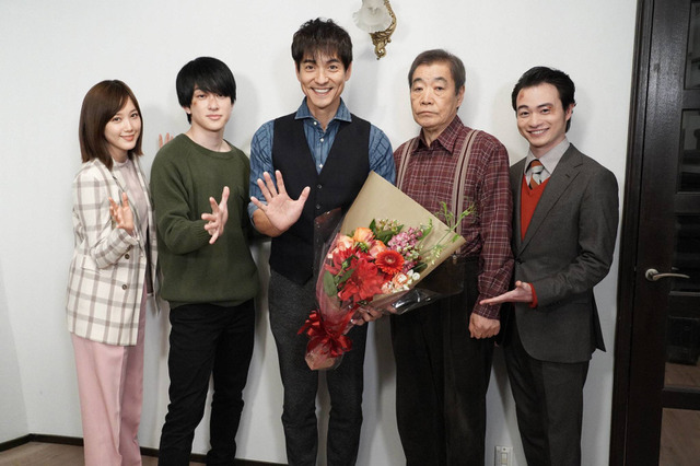 沢村一樹、無事終えたと実感!今夜最終回の『絶対零度』クランクアップの様子が公開に! 画像