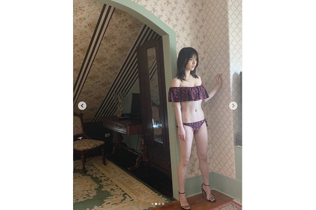 井口綾子、写真集の貴重な水着オフショットを一挙公開! 画像