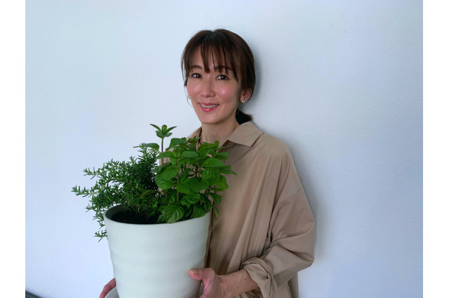 大河内奈々子、花関連YouTubeチャンネル開設!初回は「ハーブの寄せ植え」 画像