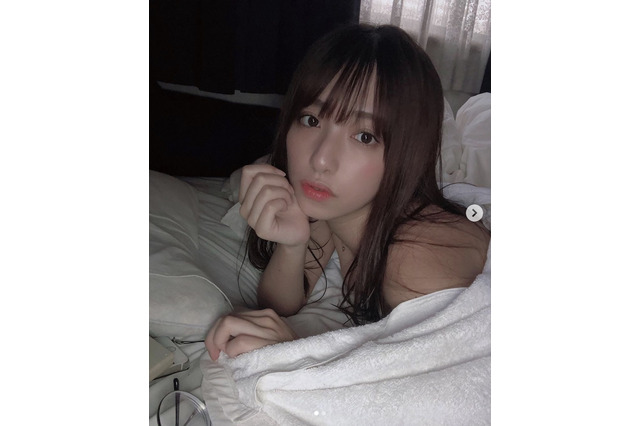 高梨瑞樹、ちょっと生々しい!?おうちグラビアを公開 画像