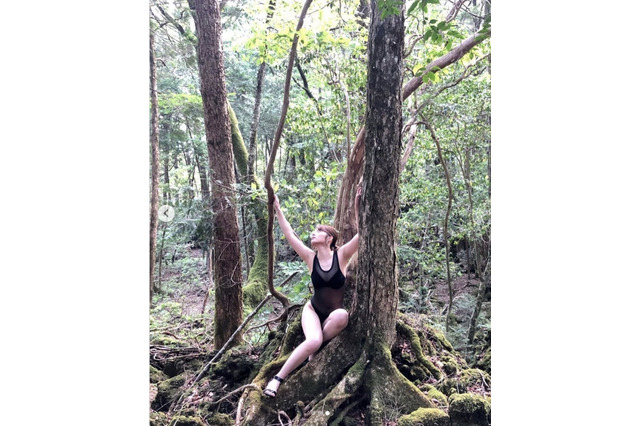 神部美咲、大自然グラビアからオフショット公開！ 画像