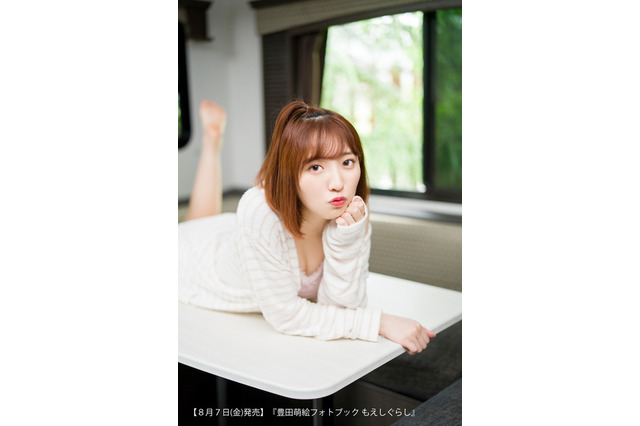 バンドリ!声優・豊田萌絵、フォトブック 中身をチラ見せ! 画像